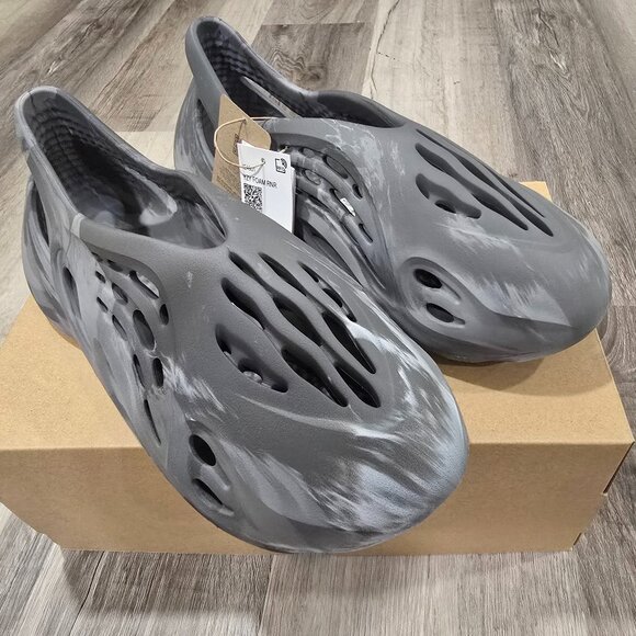 Size 7 - adidas Yeezy Foam RNNR MXT Moon Gray GV7904 main image 5